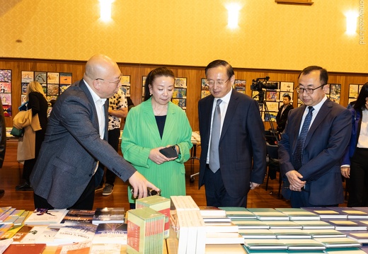 （779）中国驻奥克兰总领事陈世杰出席2023新西兰中国主题图书展