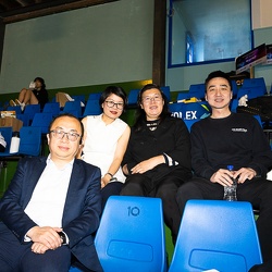 （984）王俊超代总领事参加第八届《奥克兰友谊杯》羽毛球团体赛为获奖运动员颁奖