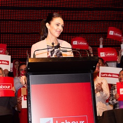 （997）《历史的记忆》1-4  纪念海外华人图片库上线1000期图片展；留给未来 