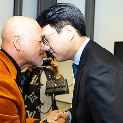 (1063)《靳东来了之三》靳东率中国煤矿文工团在奥克兰盛大演出三千观众嗨翻剧场